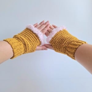 Gehaakte handschoenen - gehaakte vingerloze handschoenen | Okergeel en lichtroze