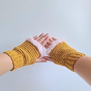 Gehaakte handschoenen - gehaakte vingerloze handschoenen | Okergeel en lichtroze