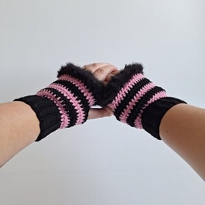 Gehaakte handschoenen - gehaakte vingerloze handschoenen | Zwart en lichtroze