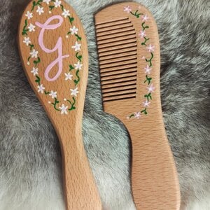 Gepersonaliseerde handgeschilderde houten baby kam en borstel set