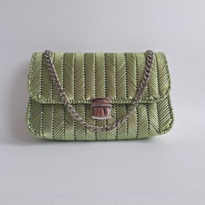 Geweven crossbody tas | Metallic groen en zilver
