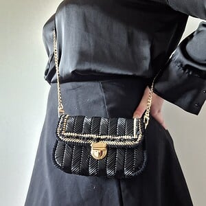 Geweven crossbody tas | Zwart en goud