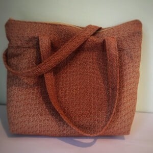 Handgemaakte tas met speels motief