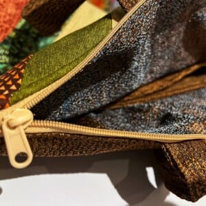 Handgemaakte tas met uniek stroom en kleuren