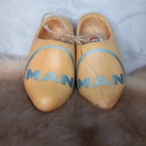 Houten klompjes met blauw MAN loge