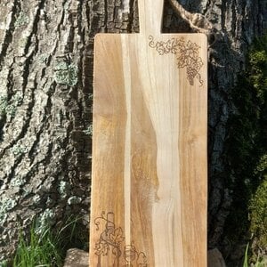 Houten serveerplank met wijn decoratie