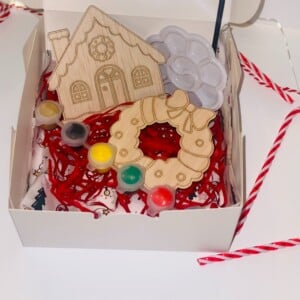 Kerstornament Knutselset – Inclusief Verf & Kwast – DIY Christmas Craft Kit voor Kinderen – Gingerbread & Wreath – Creatief Cadeau – Crafted Creations