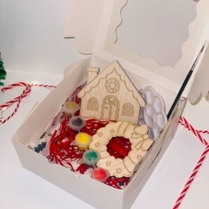 Kerstornament Knutselset – Inclusief Verf & Kwast – DIY Christmas Craft Kit voor Kinderen – Gingerbread & Wreath – Creatief Cadeau – Crafted Creations