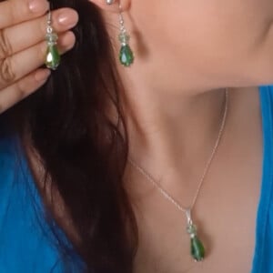 Ketting Collectie: Glans en kleur groen: Handgemaakt met glazen kralen