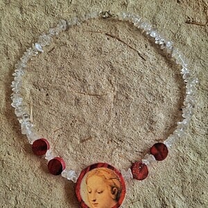 Ketting met papieren hanger, Madonna van Rafaël.