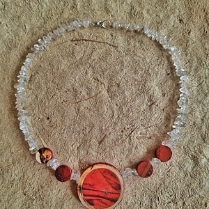Ketting met papieren hanger, Madonna van Rafaël.