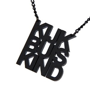 Kijkbuiskind! naamketting (zwart)