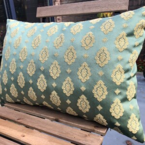 Kussen, sierkussen 40x60 cm van vintage stof, kleur oud groen, barok