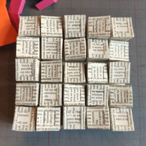 Kuntsobject - Mijn Dikke van Dale wordt steeds dunner - papier - zwart wit