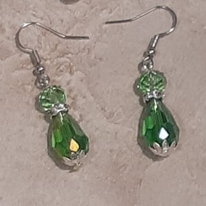 Oorbellen Collectie: Glans en kleur groen: Handgemaakt met glazen kralen