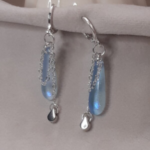 Punky Ice: Lichtblauwe en zilver mix, handgemaakte oorbellen
