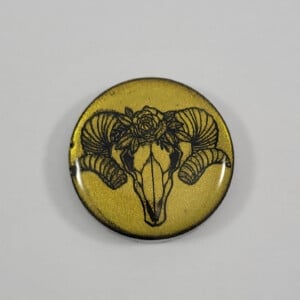 Ram schedel met roos magneet