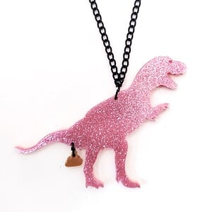 The Golden Turd ketting (T-rex) roze