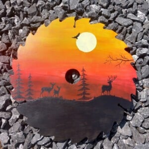 Upcycled metalen Cirkelzaagblad – rood gele lucht en landschap met herten