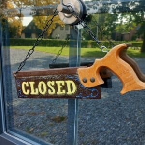 Upcycled vintage metalen zaag –  Open / Closed winkel bord