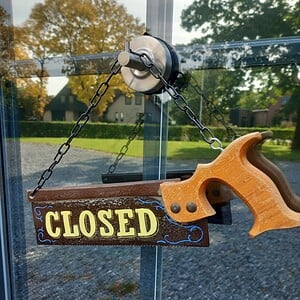 Upcycled vintage metalen zaag –  Open / Closed winkel bord