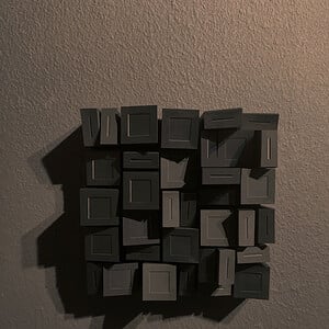 Kunstobject - Waarom brandt er nog licht? - papier - zwart