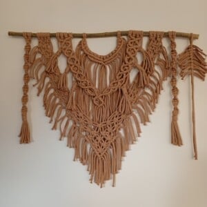 Wanddecoratie, macramé, camel