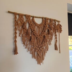 Wanddecoratie, macramé, camel