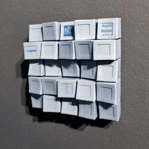 Kunstobject - Wie betaalt de porto eigenlijk? - papier - blauw