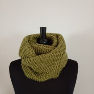 gebreide wikkelsjaal, kaki