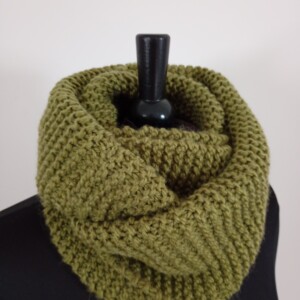 gebreide wikkelsjaal, kaki