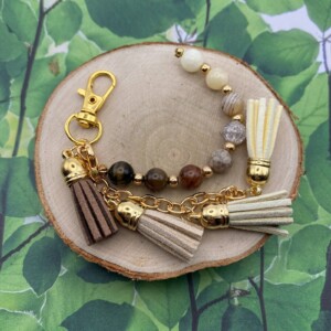 Handgemaakte bag charm met kralen en kwastjes - HG10064