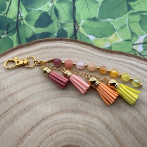 Handgemaakte bag charm met kralen en kwastjes - HG30068