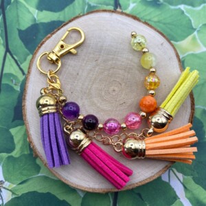Handgemaakte bag charm met kralen en kwastjes - HG40072