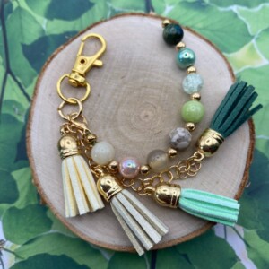 Handgemaakte bag charm met kralen en kwastjes - HG70076