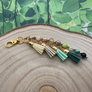 Handgemaakte bag charm met kralen en kwastjes - HG70076