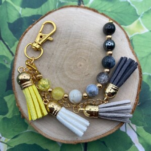 Handgemaakte bag charm met kralen en kwastjes - HG80078