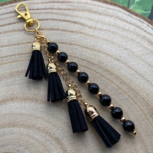 Handgemaakte bag charm met kralen en kwastjes - HG90079