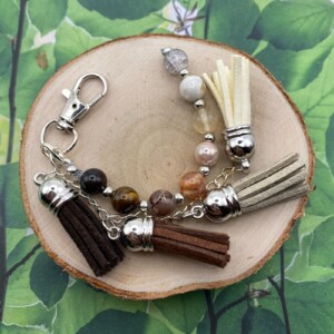 Handgemaakte bag charm met kralen en kwastjes - HZ10082