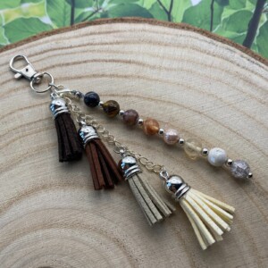 Handgemaakte bag charm met kralen en kwastjes - HZ10082