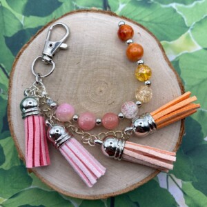 Handgemaakte bag charm met kralen en kwastjes - HZ30091