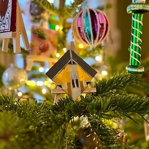KUNSTBAL - Kubuswoning - Handgeschilderd canvas voor in de kerstboom