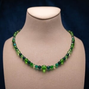 Ketting van groene facetkralen