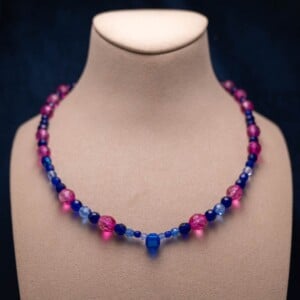 Ketting van roze en blauwe facetkralen