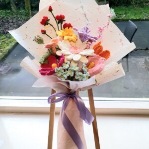 Kleurrijk Gehaakt Boeket – Ambachtelijk en Blijvend Mooi