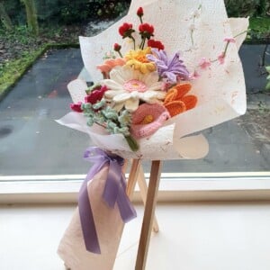 Kleurrijk Gehaakt Boeket – Ambachtelijk en Blijvend Mooi