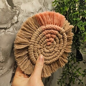 Macramé onderzetter van dik touw
