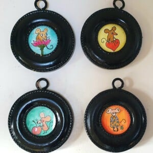 Set van 4 mini schilderijtjes – schattige muisjes – originele aquarel illustraties – ronde zwarte lijstjes – 9 cm – uniek & handgemaaktu