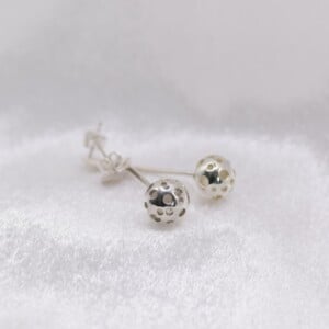 Speelse zilveren oorbellen – unieke eyecatcher