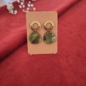 Vintage knoop oorbellen | Olive